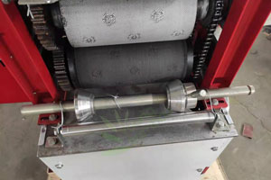 Young-Bamboo-240-type-without-printing-color-napkin-machine-shipping-to- Bangladesh-napkin-machine（3）